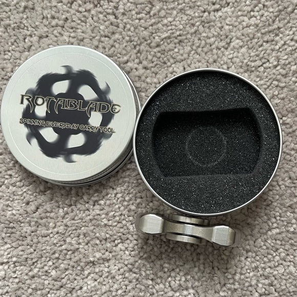 Rotablade Stainless Steel Fidget Spinner - Picture 3 of 6